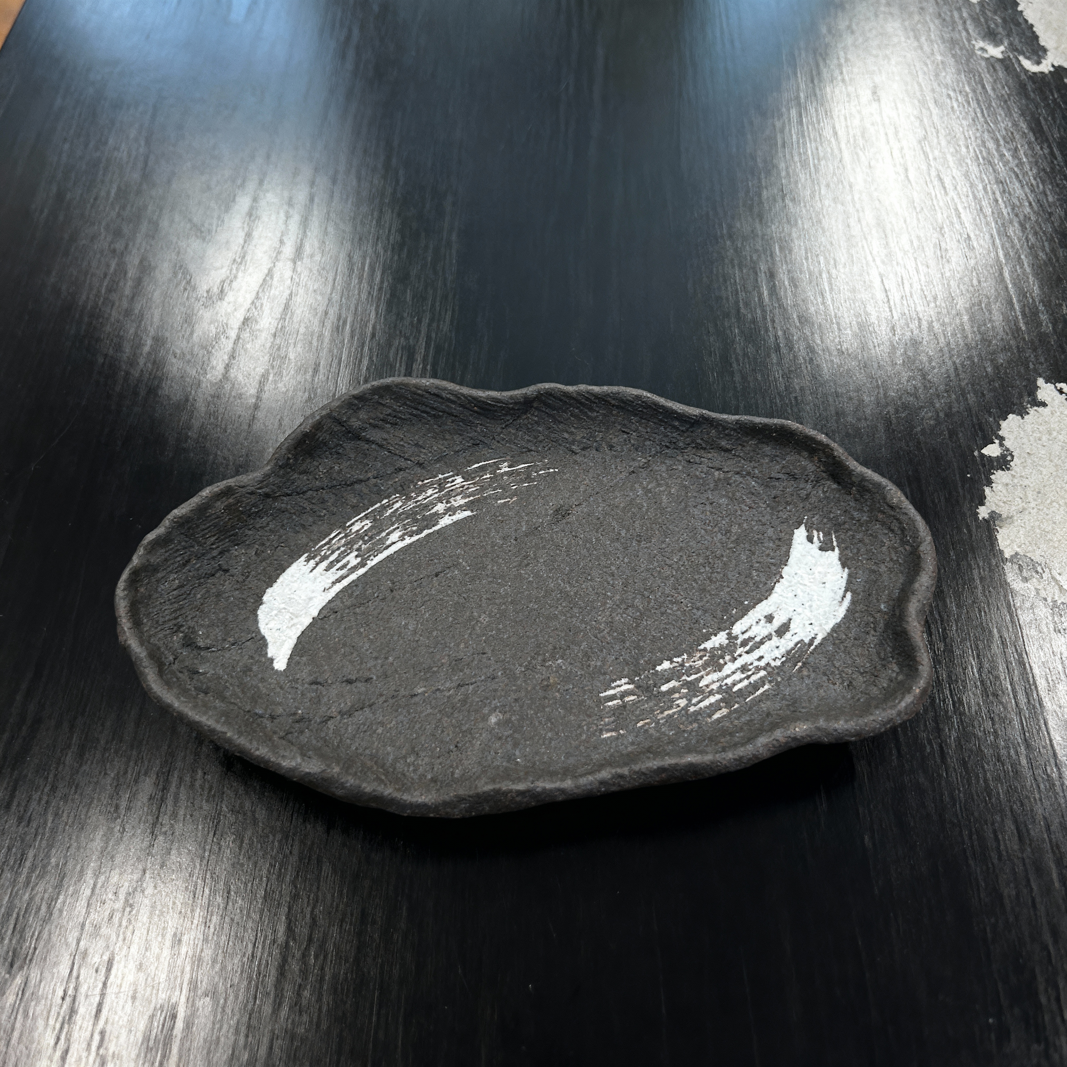 小判皿　焼き〆白ハケ目