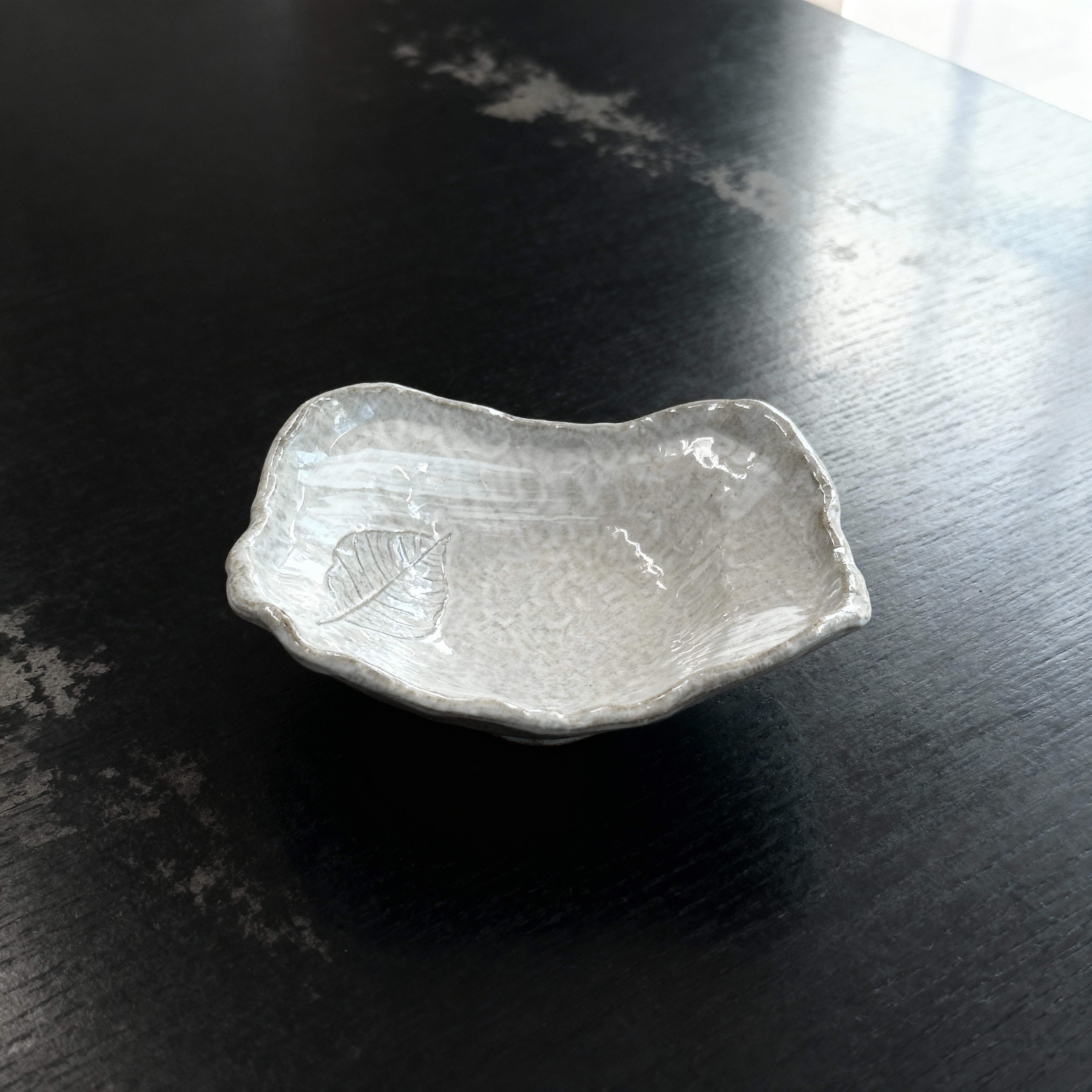 角盛鉢　木の葉付白粉引き