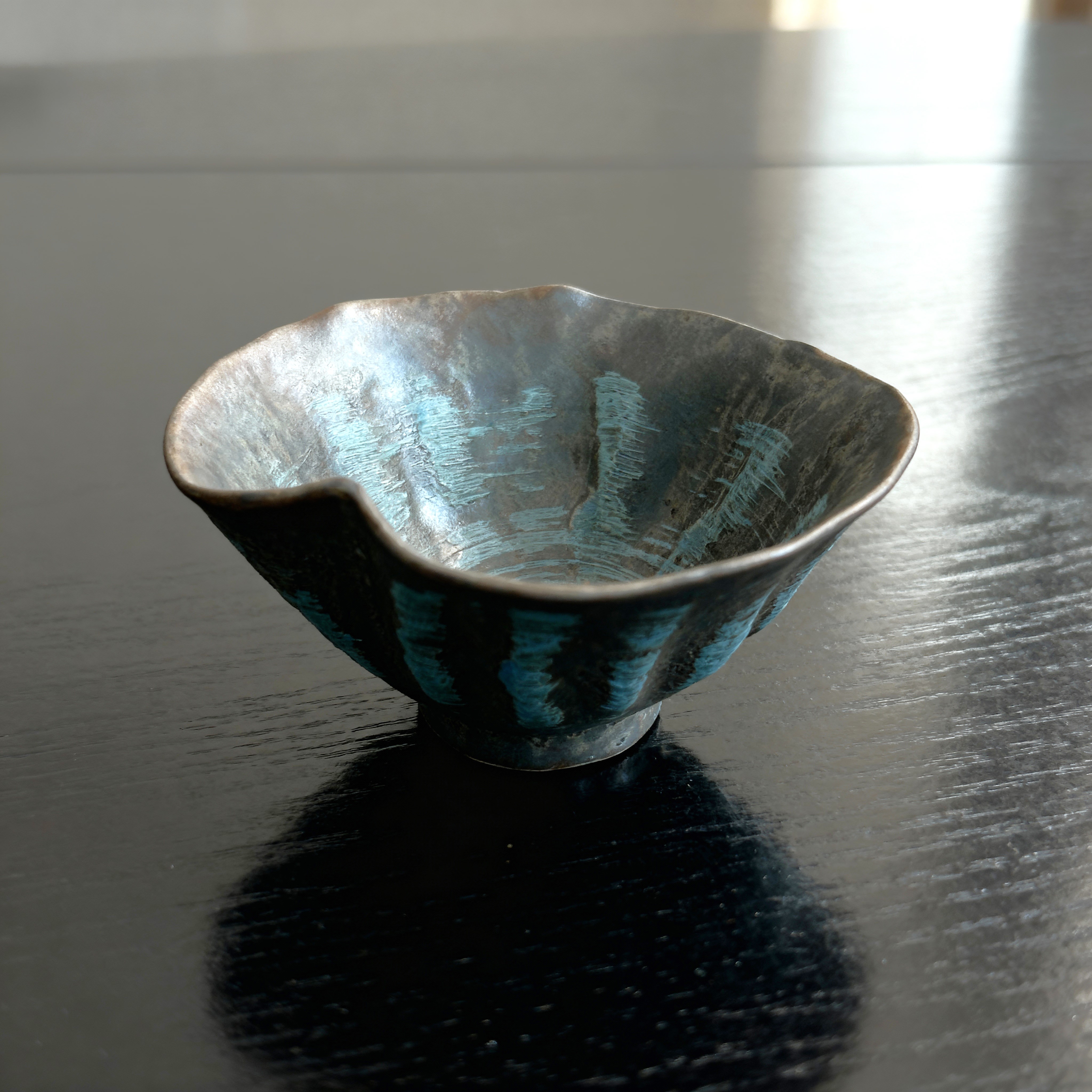 鉢　波一方ひねり還元　ブルー粉引き